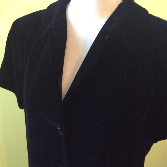 Pretty JNY Black Velvet Short Sleeve Blouse Size 8 - Picture 2 of 13